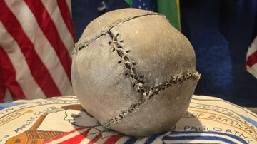 Com 500 anos, bola de futebol mais antiga do mundo estará em Brasil x Escócia