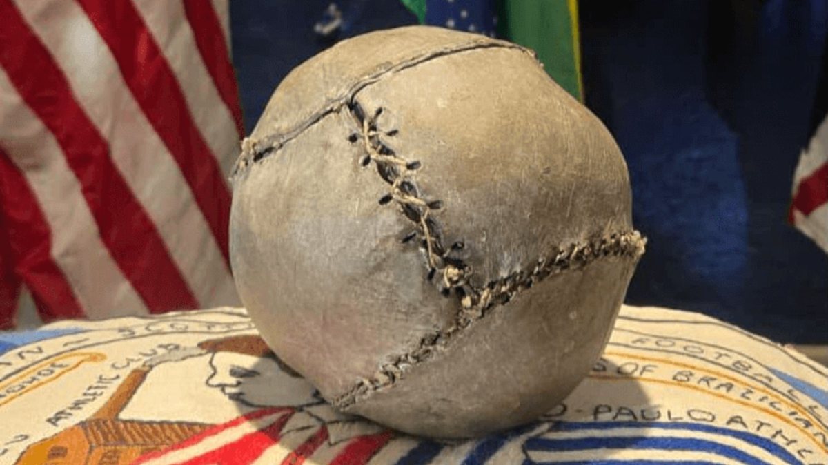 Bola de futebol mais antiga do mundo tem quase 500 anos - Divulgação / CBF