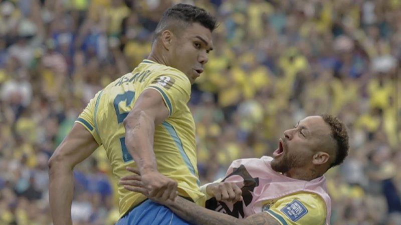 Casemiro festeja gol com Neymar: vitória por 2 a 1 contra o Japão - CBF