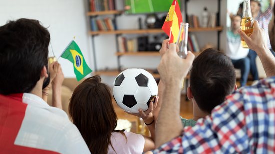 Tem consumidor disposto a entrar no cheque especial para bancar as despesas - Envato