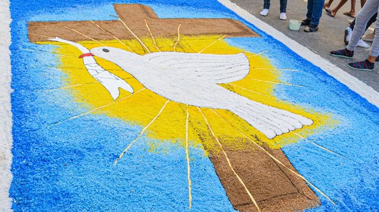 Corpus Christi ocorre sempre 60 dias após a Páscoa e celebra a Eucaristia - Adobe Stock