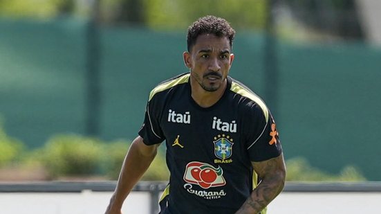 Danilo treina com a seleção brasileira antes do jogo com o Haiti - CBF
