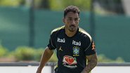 Danilo treina com a seleção brasileira antes do jogo com o Haiti - CBF