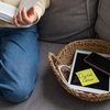 A prática se baseia em impor limites ao tempo de tela, enquanto aproveita o tempo para outras atividades prazerosas - Adobe Stock