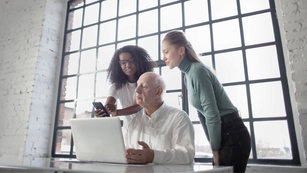 Relações entre gerações devem ser baseadas em troca, respeito e disposição para aprender - Pexels