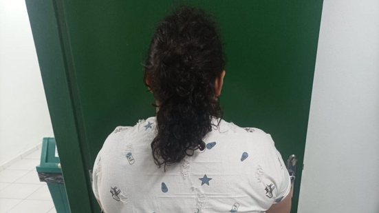 Mulher de 37 anos fingiu ser menina de 12 para ser adotada e dar golpe em família - Polícia Civil de SC/Divulgação