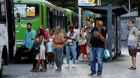 Segundo sindicato, mais de mil ônibus circulavam no Rio na manhã desta terça - Fernando Frazão/Agência Brasil