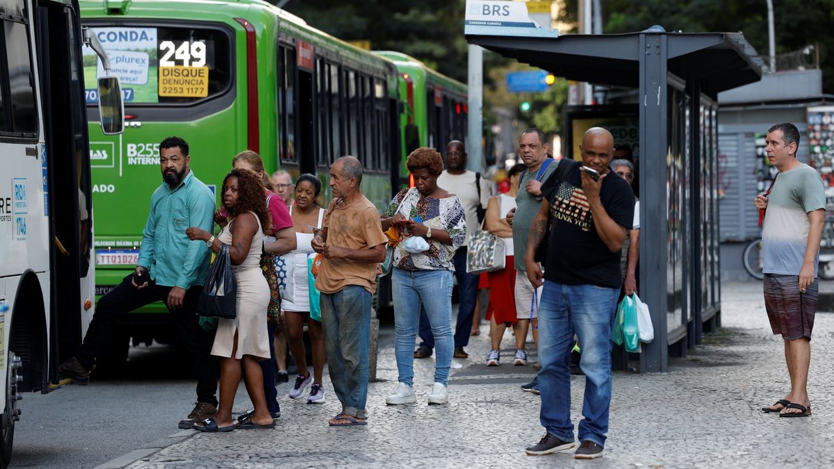 Segundo sindicato, mais de mil ônibus circulavam no Rio na manhã desta terça - Fernando Frazão/Agência Brasil