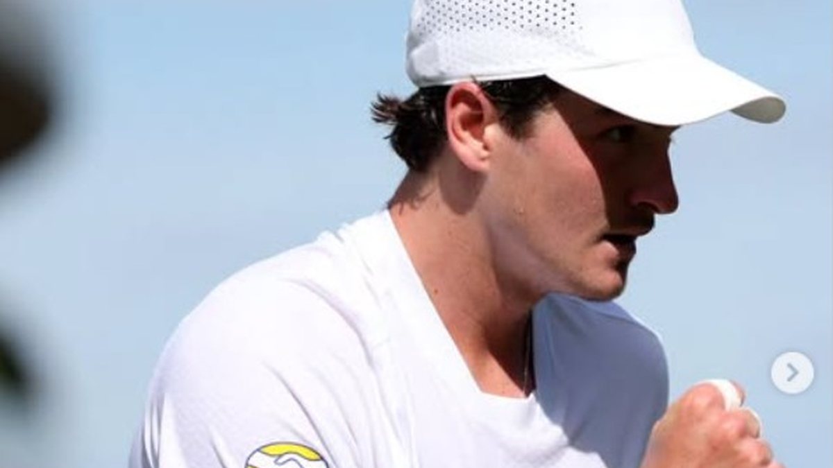 Tenista brasileiro venceu ex-top 10 por 3 sets a 0 na estreia no Grand Slam britânico - Reprodução/Instagram @joaoffonseca