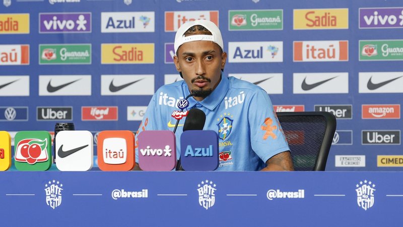 Saída de Raphinha ainda no primeiro tempo da vitória contra o Haiti acendeu o alerta na comissão técnica - CBF/Divulgação