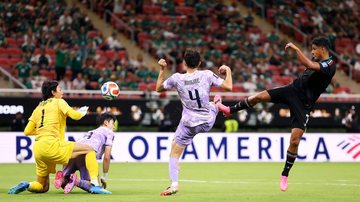 O atacante mexicano Luis Romo (esq.) marca o único gol da vitória contra a Coreia do Sul - Fifa/Divulgação