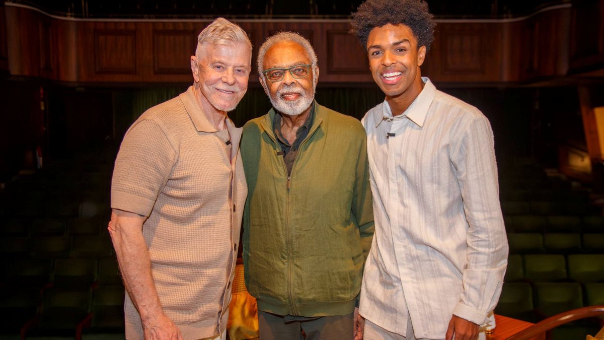 Falabella com Gilberto Gil e Gui Ventura, que vai interpretar o músico no palco - Divulgação/Robert Schwenck