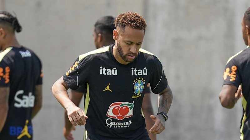 Neymar treina pela primeira vez em campo com a seleção brasileira - CBF