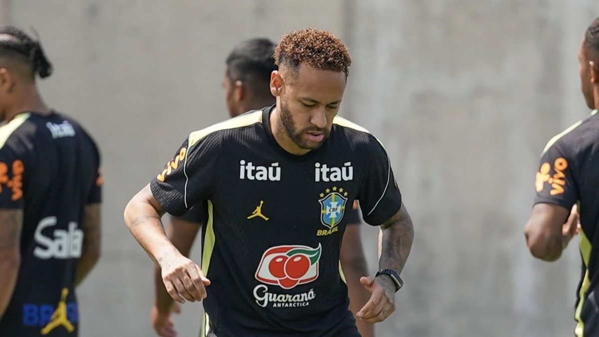 Neymar treina pela primeira vez em campo com a seleção brasileira - CBF