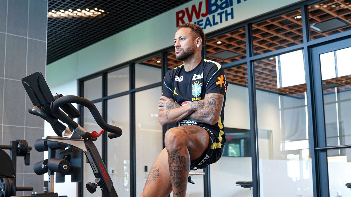 Neymar tem contrato com o Santos até o final do ano, mas já poderia assinar pré-contrato - CBF