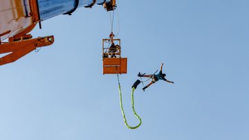 O bungee jump é regulamentado pela norma ABNT NBR 16.714; o rope jump, ainda não - Pexels/Sérgio Cruz