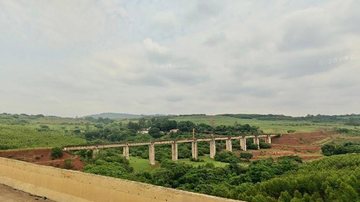 A jovem foi jogada de uma ponte sem corda de proteção por instrutores do esporte radical rope jumping - Divulgação/Prefeitura Municipal de Limeira