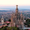 Torre central tem 172,5 metros de altura; construção da basílica começou em 1882 - Envato