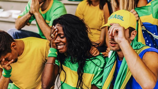 Grande parte dos brasileiros não se importariam em se endividar para ver o Brasil hexa - Envato