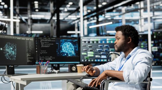 75% relatam tempo poupado pela IA vira rapidamente novas demandas no trabalho - Envato