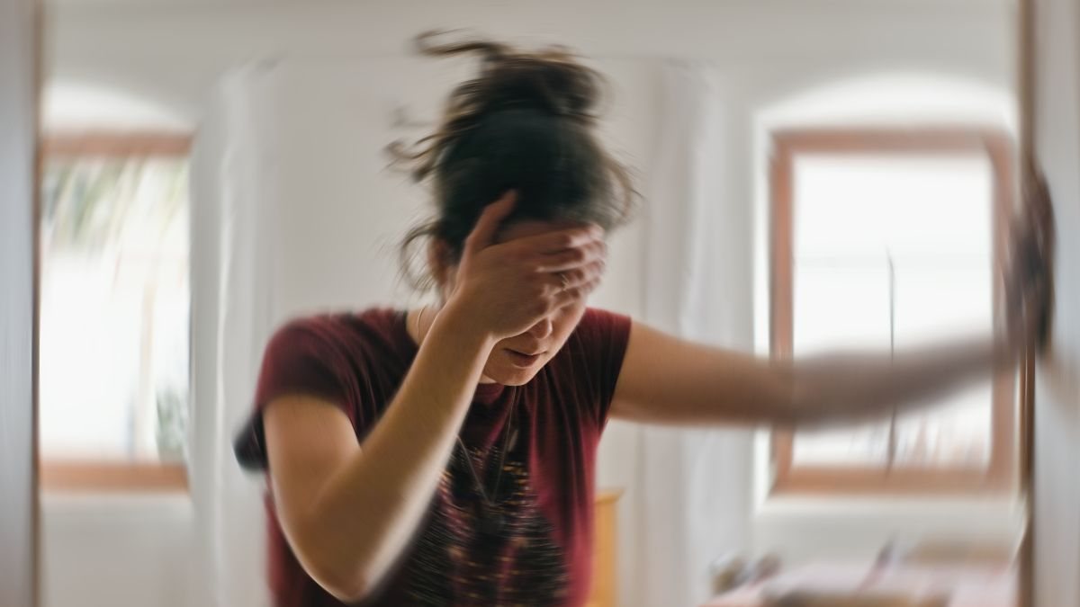 A VPPB é causada por um problema mecânico dos cristais, dentro do ouvido interno - Adobe Stock