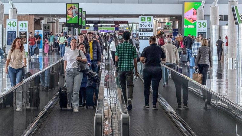 De janeiro a maio, também houve recorde de 42 milhões viajantes em voos domésticos - Rafa Neddermeyer/Agência Brasil