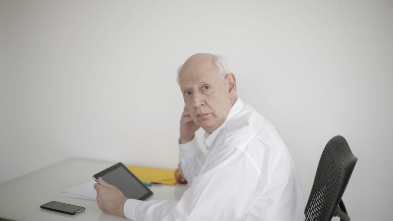 Número de candidaturas de profissionais 60+ caiu de 29.088 para 13.943 no primeiro semestre de 2026 - Andrea Piacquadio /Pexels