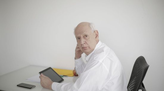 Número de candidaturas de profissionais 60+ caiu de 29.088 para 13.943 no primeiro semestre de 2026 - Andrea Piacquadio /Pexels