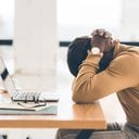 Exaustão no trabalho avança e leva a mais afastamentos por transtornos mentais - Adobe Stock