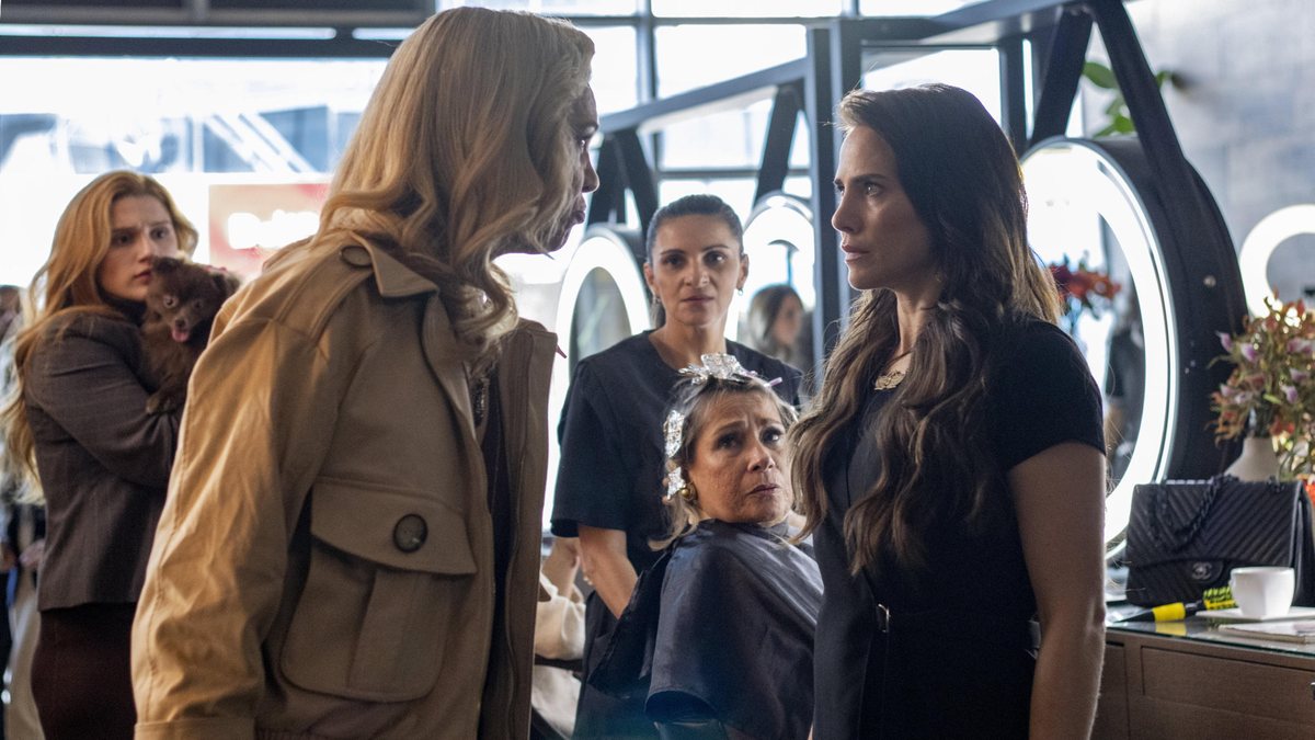 Adriana e Pilar se enfrentam em 'Quem Ama Cuida' - Globo