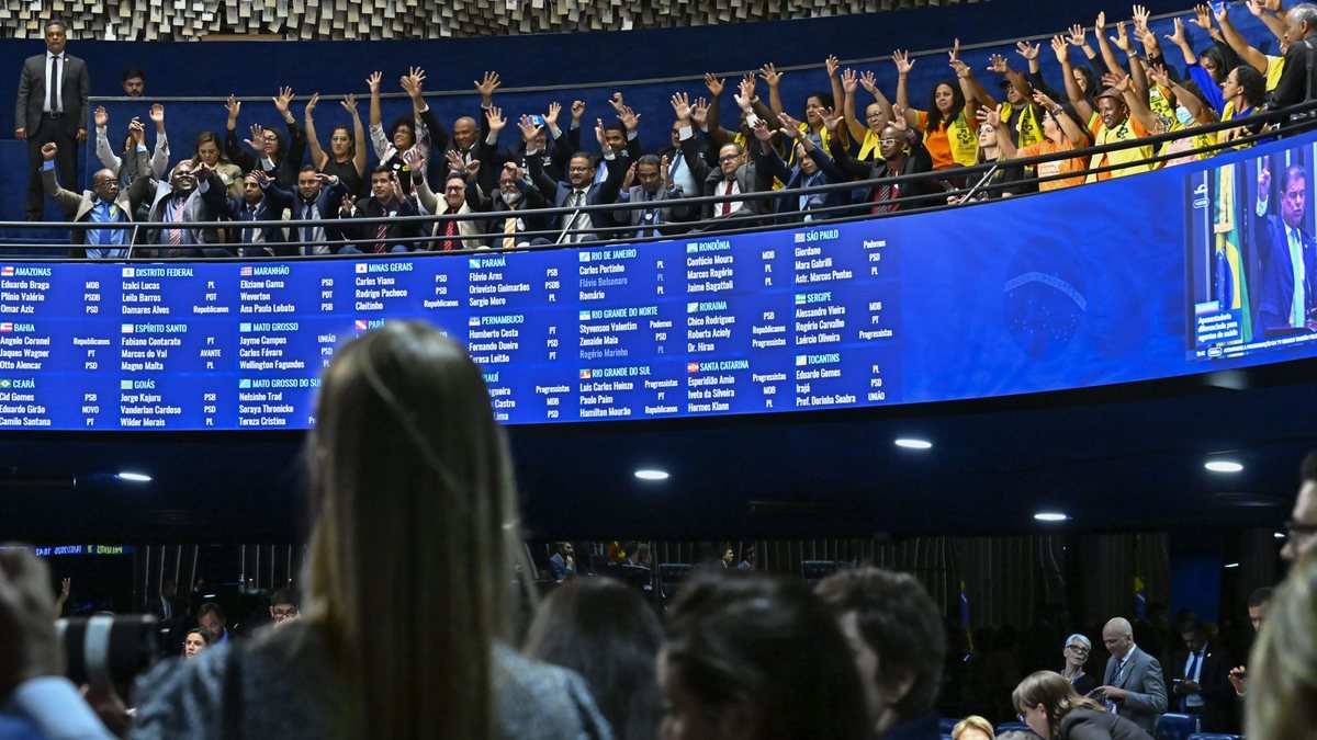 Agentes de saúde comemoram aprovação pelo plenário do Senado - Waldemir Barreto/Agência Senado