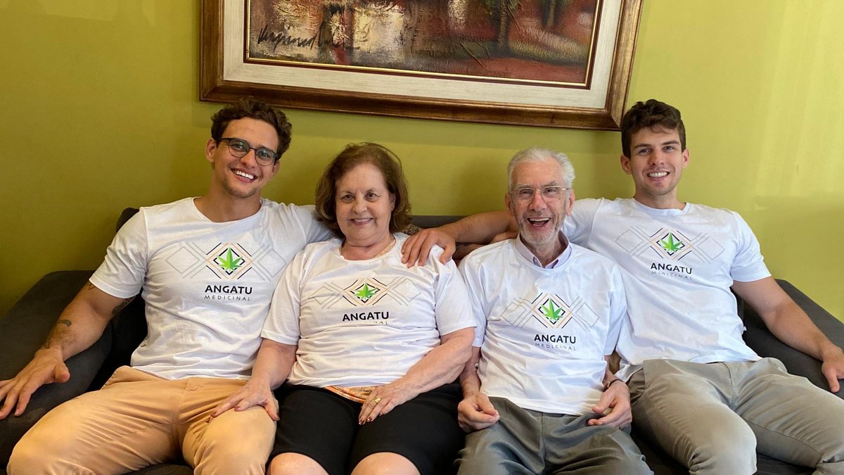 Após o Alzheimer atingir os avós paternos e maternos, os irmãos passaram a buscar alternativas de tratamento - Divulgação/Angatu