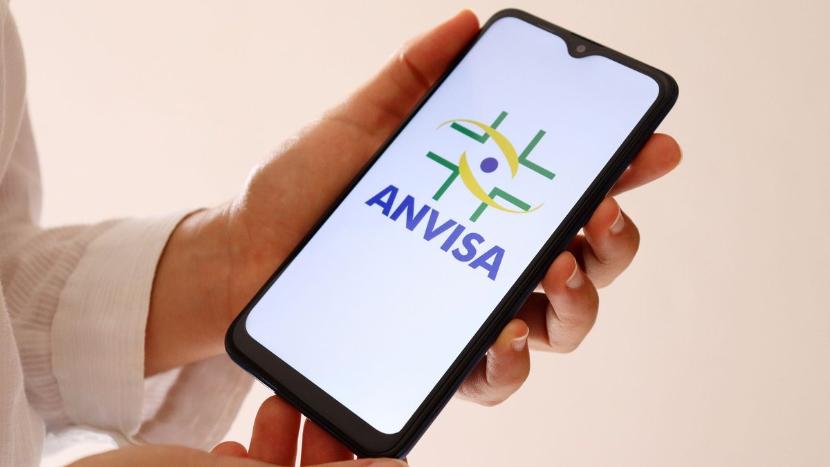 Anvisa identifica uso de IA para criar deepfakes de famosos e médicos para enganar consumidores nas redes sociais - Adobe Stock