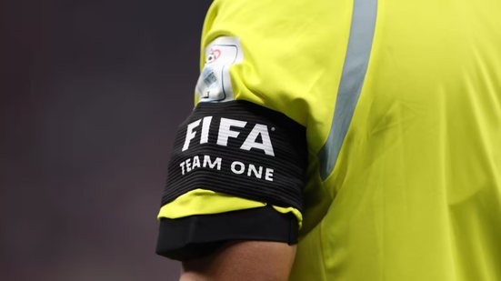 Dois árbitros de vídeo reserva ficarão dentro do estádio, prontos para operar em caso de problemas - Reprodução / FIFA