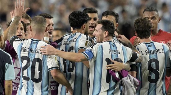 Jogadores da Argentina se aproximam da final da Copa do Mundo de 2026 - AFA