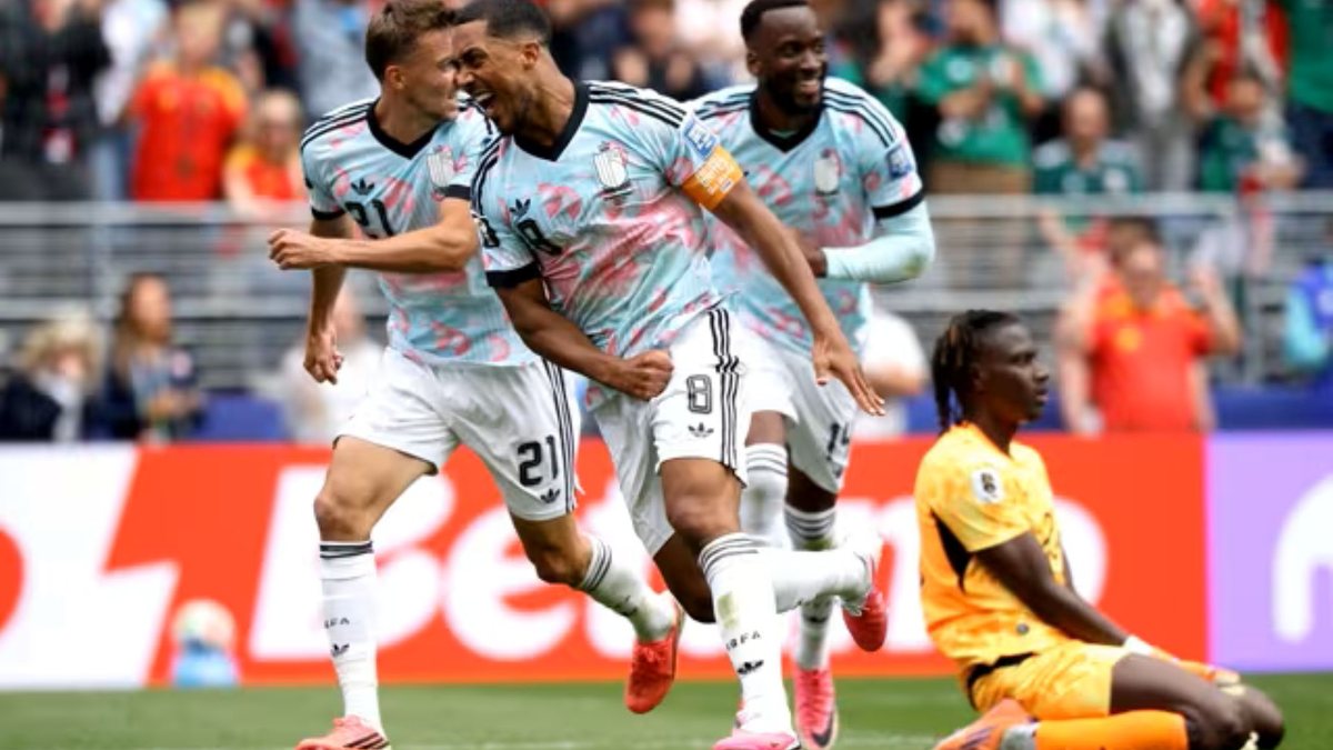 Tielemans e companhia comemoram a virada e a vaga nas oitavas - Reprodução/Fifa.com