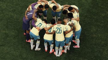 Jogadores do Brasil formam uma roda antes da partida contra a Noruega - CBF