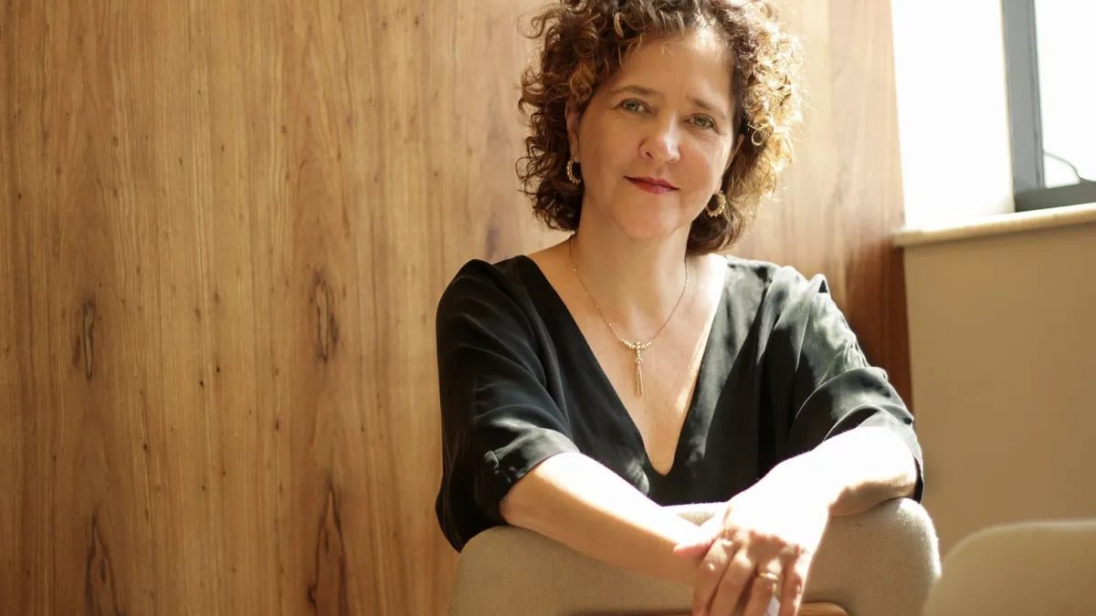 A escritora Carla Madeira - Divulgação/Cris Cortez