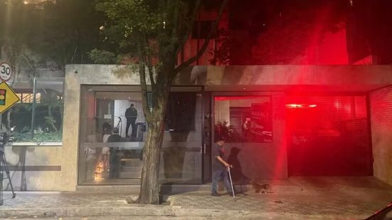 Prédio onde casal de idosos foi encontrado morto, em Belo Horizonte - Reprodução/TV Globo