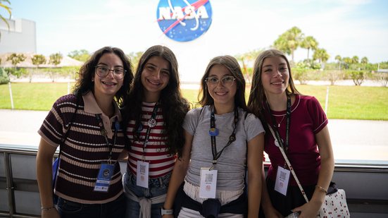 Beatriz Marques Herculano (14 anos) , Giovanna Machado Tasso (14 anos), Lavínia Carboni Berti (14 anos) e Sara Lourenço Panico (15 anos) - Divulgação/International School (IS)