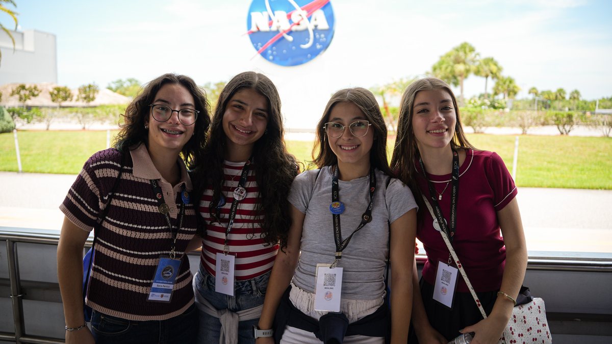 Beatriz Marques Herculano (14 anos) , Giovanna Machado Tasso (14 anos), Lavínia Carboni Berti (14 anos) e Sara Lourenço Panico (15 anos) - Divulgação/International School (IS)