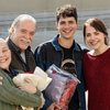 Otoniel (Tony Ramos) Elisa (Isabela Garcia), Adriana (Letícia Colin) e Mau mau (João Victor Gonçalves) em 'Quem Ama Cuida' - Globo