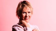 Giulia Gam está de volta à cena, no teatro e em uma novela pensada para as plataformas digitais - Divulgação/Salinha42