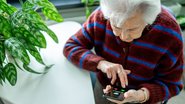 Proposta pode criar a Lei Nacional de Proteção Digital da Pessoa Idosa - Adobe Stock