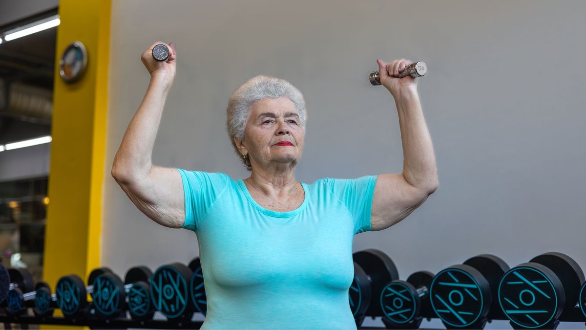 Novo estudo mostra que treinamento de força melhora a estrutura e a função cardíaca de mulheres 60+ - Adobe Stock