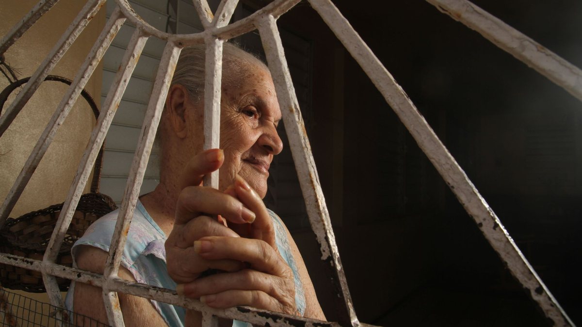 PL 531/26 prevê cadastro de idosos isolados, visitas domiciliares e atendimento psicológico pelo SUS - Pexels