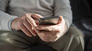 Ferramenta reúne 43 diretrizes para facilitar a conversa entre robôs e pessoas idosas - Freepik