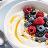 Iogurte natural reúne proteínas de alto valor biológico, cálcio e vitaminas do complexo B - Adobe Stock