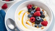 Iogurte natural reúne proteínas de alto valor biológico, cálcio e vitaminas do complexo B - Adobe Stock