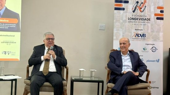 Toro, à esquerda, aponta a judicialização como um problema específico do Brasil hoje - Bárbara Ferreira/Viva